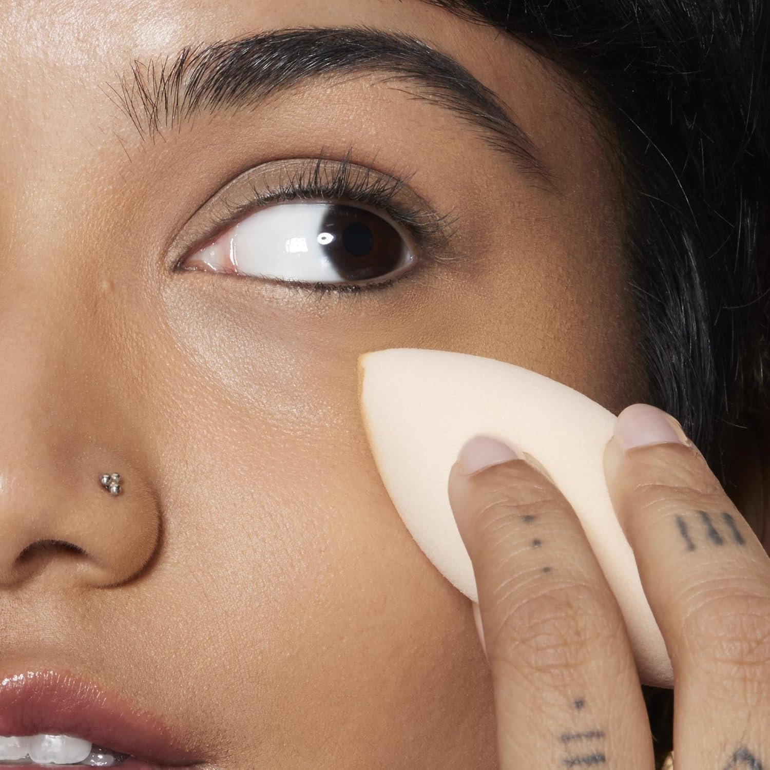 e.l.f. Camo Concealer Sponge, Makeup Sponge With Latex Free Foam & Dual-Pointed Ends For Blending, Vegan & Cruelty-Free - Image 4