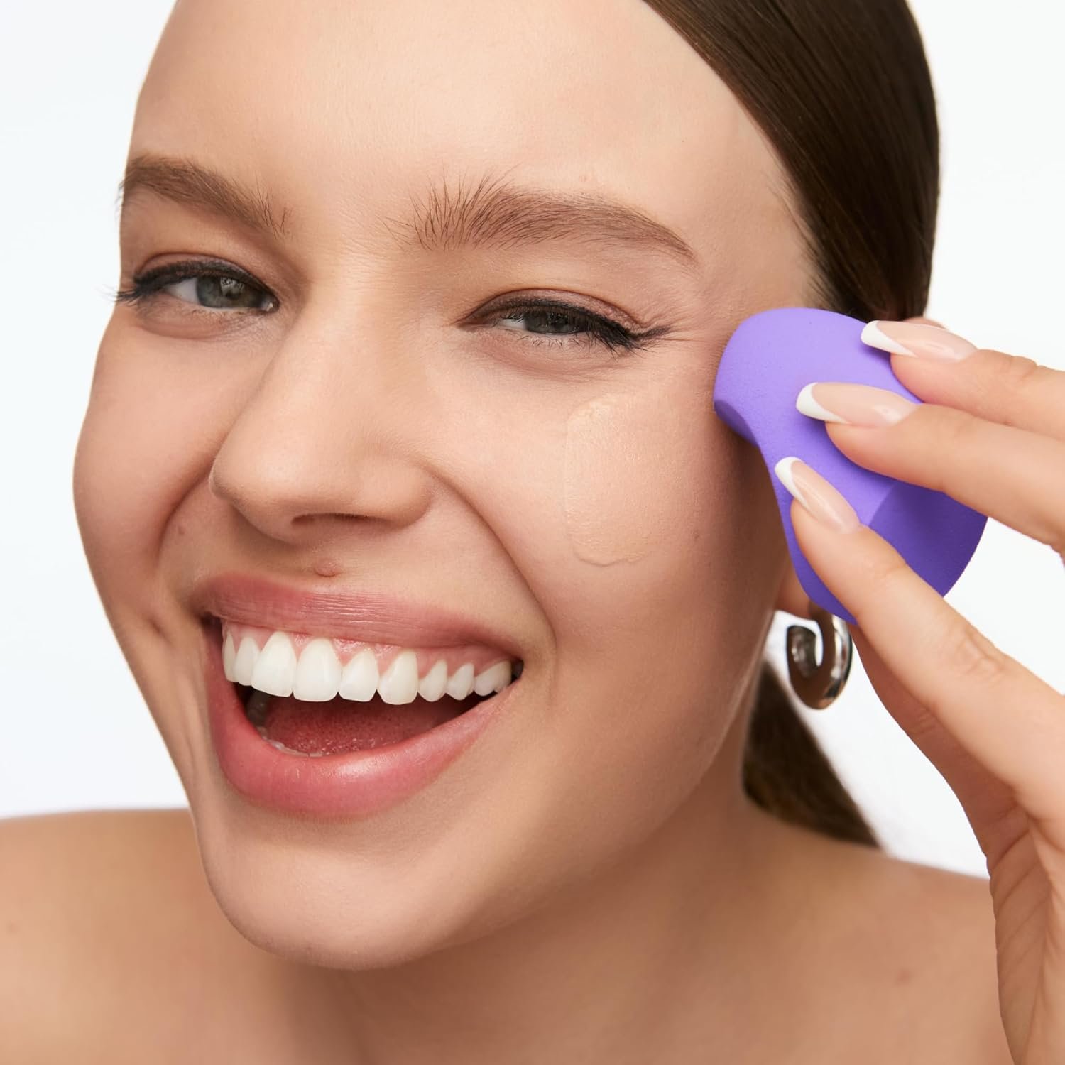 Wonderskin Curve Blender - Patent-Pending Makeup Sponge with Ergonomic Design for Seamless Blending & Contouring – For Foundation, Creams & Powders - Image 3