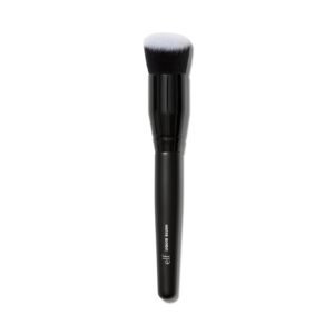 e.l.f. Camo Liquid Blush Brush, Angled Blush Brush Ideal For Applying & Blending Colors On Cheeks, Soft, Dense Bristles, Vegan & Cruelty-free